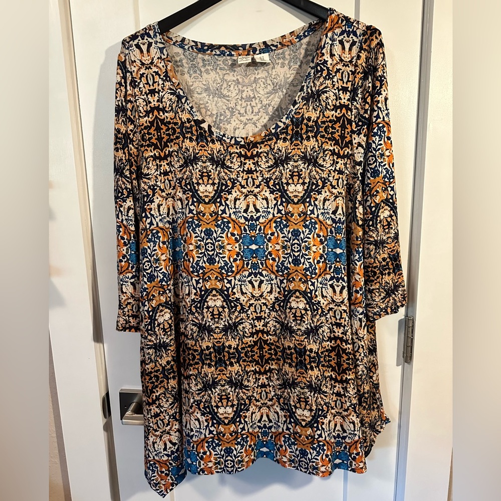 Artesian NY 3/4 sleeve Tunic. 1X. Rayon knit. Beautiful orange/navy/white print.